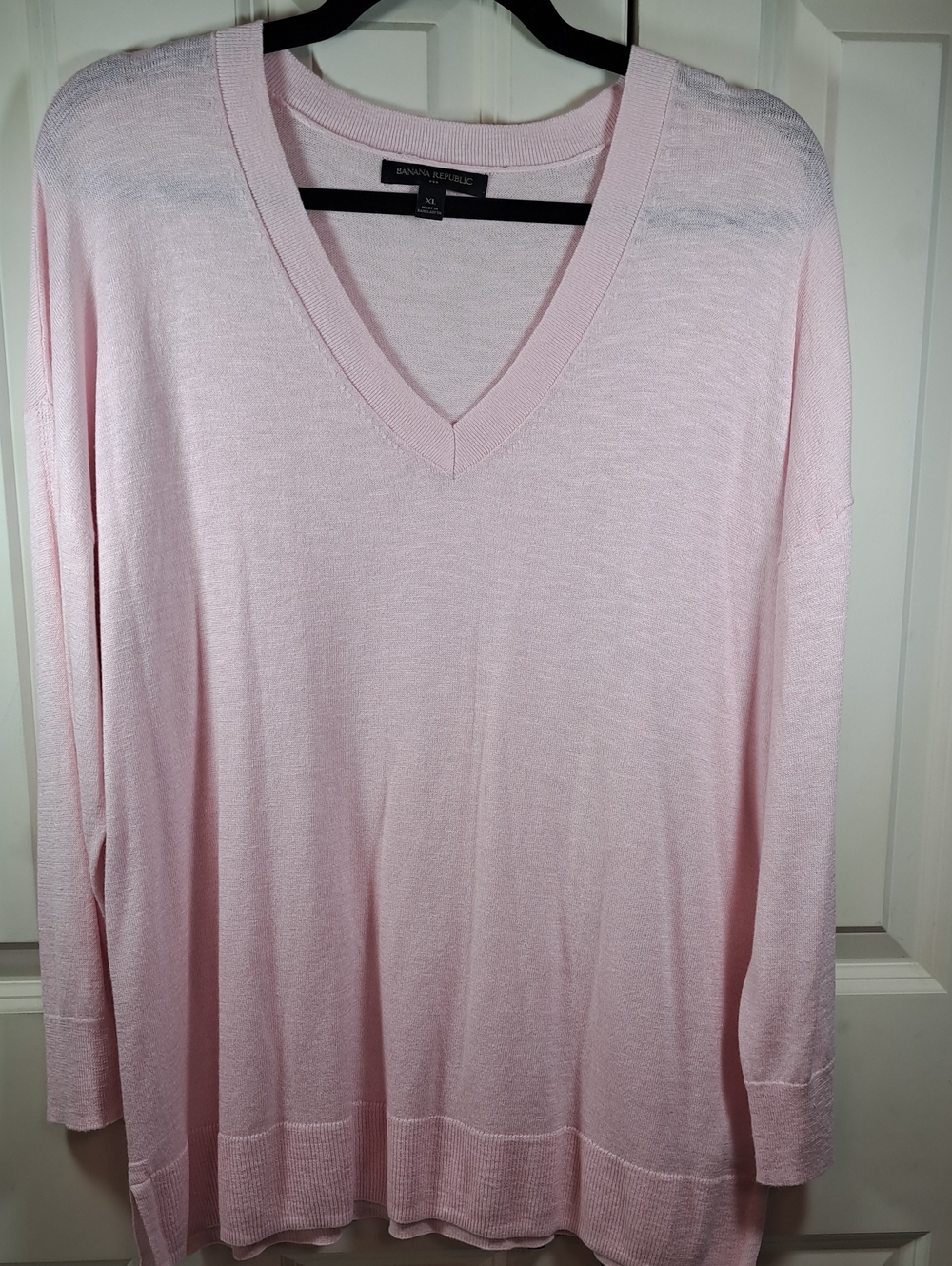 Banana Republic Pale Pink V-Neck Lightweight Sweater - Picture 1 of 7